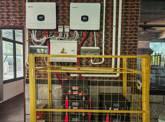 Rakour Energy | LiFePO4 Battery & Energy Storage System Manufacturer — HV & LV Series 51.2V 200Ah LiFePO4 rack battery connected to Deye hybrid inverter via CAN BMS protocol