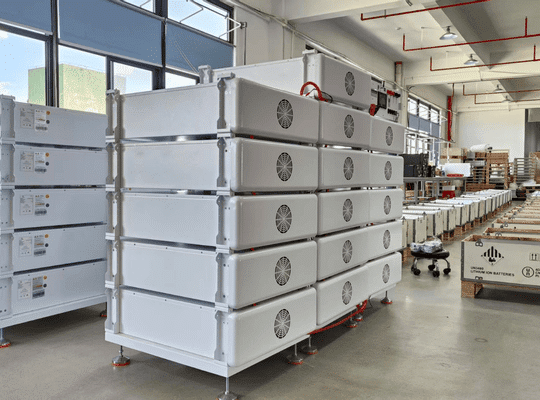 Rakour 51.2V LiFePO4 battery pack modular series architecture — stackable rack modules connected in series from 185.6V to 980V DC for scalable high voltage battery systems