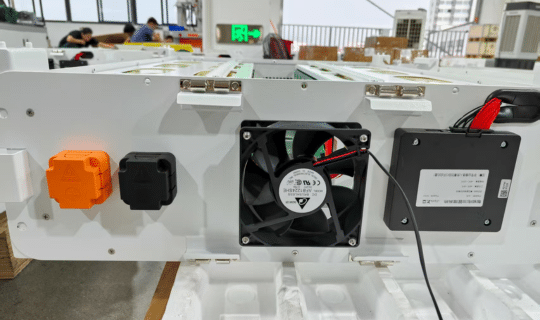 Rakour HV Series 280Ah and 314Ah lithium iron phosphate battery modules with built-in fan cooling system maintaining safe operating temperature during high-power charge and discharge cycles in C&I battery energy storage applications