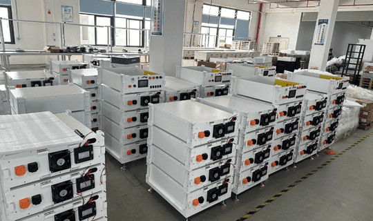 RAKOUR NSTFW-16K-HV dual-layer LiFePO4 battery management system diagram showing slave BMS in each battery module reporting cell voltage and temperature to master BMS in BCU via internal CAN bus